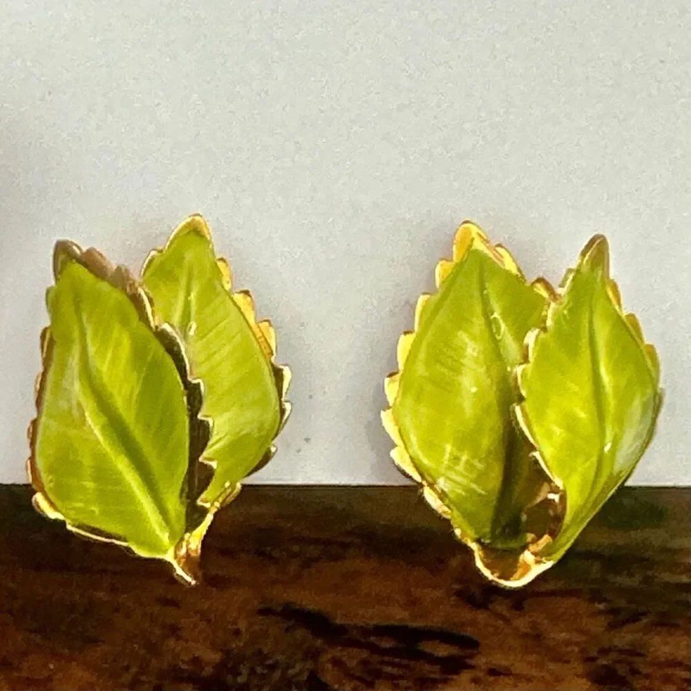 Vintage Giovanni Green Enamel Leaf Clip-On Earrings